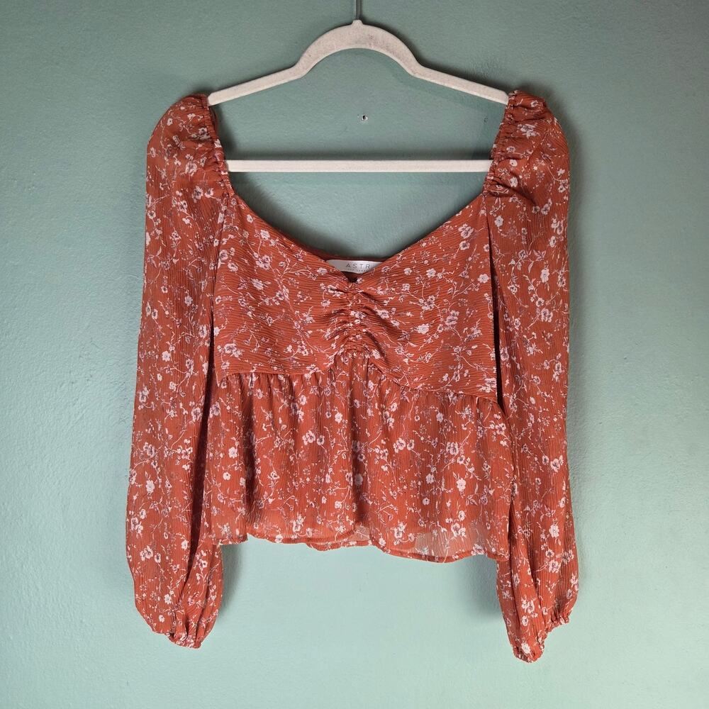 ASTR The Label Women Medium Sweetheart Rust Orange Multi Floral Print Peplum Top